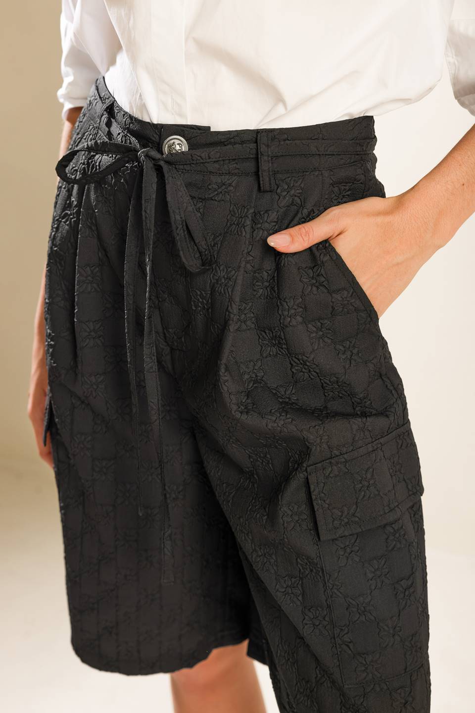 SEE WHAT HAPPENS WOVEN BERMUDA SHORTS Flying Tomato